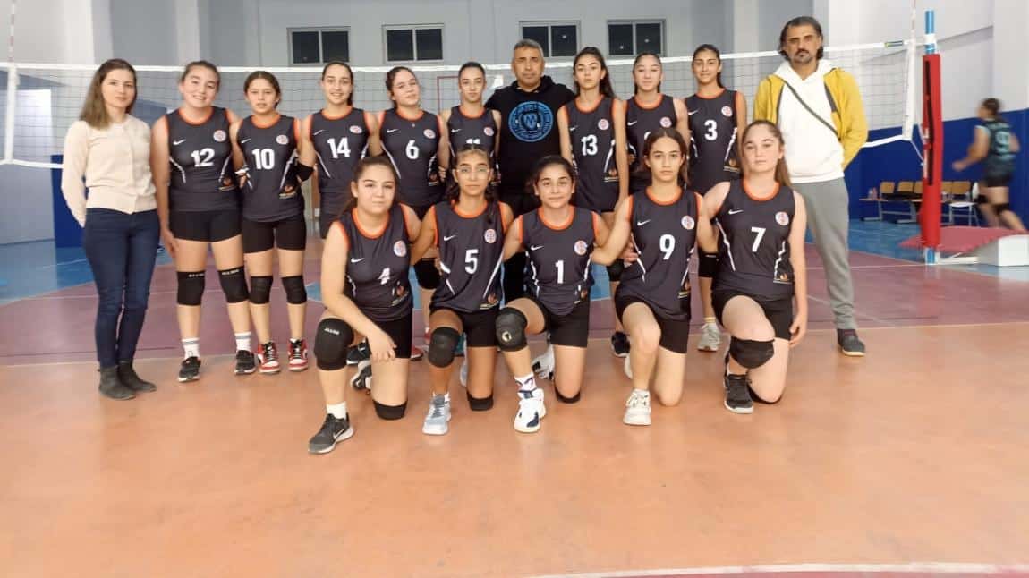 Yıldız Voleybol Takımımızın İlk Maçı ve İlk Galibiyeti