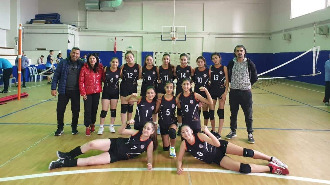 Voleybol Takımımız Finalde